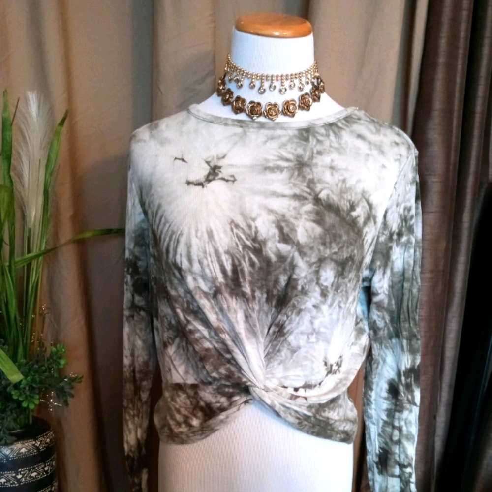 Cute tye dye cropped top